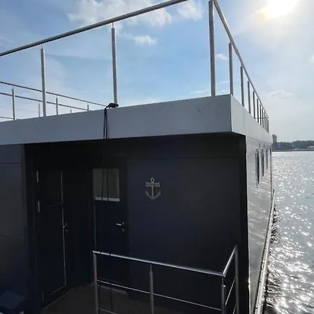 Hausboot Aurora Mit Grossem Sonnendeck *