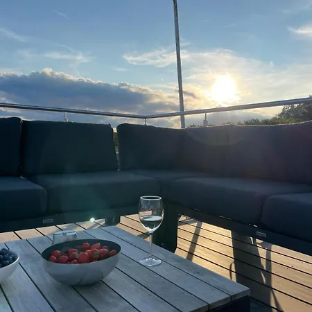 Hausboot Aurora Mit Grossem Sonnendeck * Lübeck