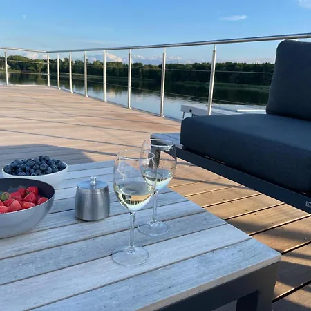 Hébergement de vacances Hausboot Aurora Mit Grossem Sonnendeck Lübeck