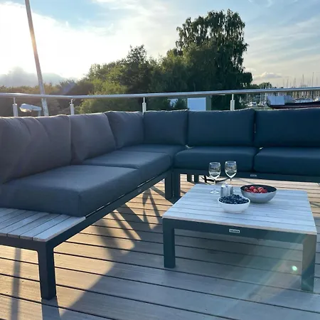 Hausboot Aurora Mit Grossem Sonnendeck Lübeck