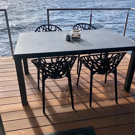Hébergement de vacances Hausboot Aurora Mit Grossem Sonnendeck Lübeck